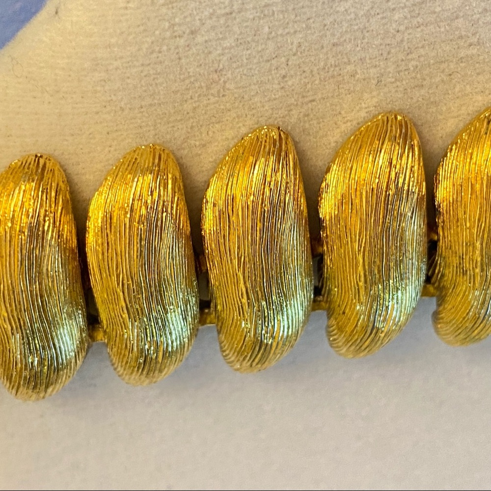Vintage to Now - Gold Runway Collar Necklace Large Link EUC - Picture 6 of 12